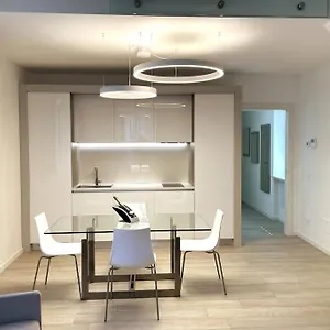 Queen Luxury , Verona Italy